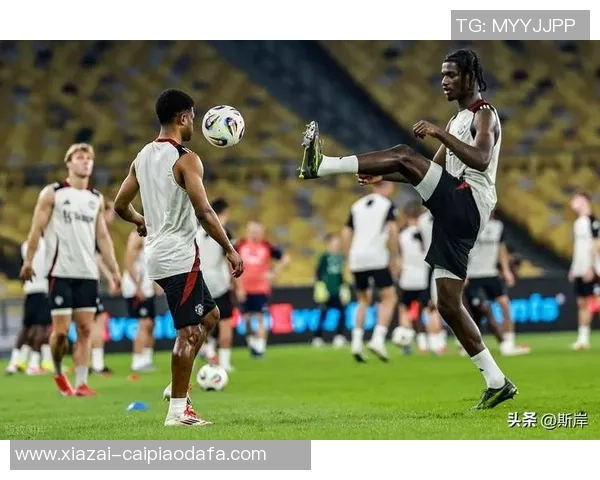 B费休息期间亲临训练基地现场观摩替补球员训练情况